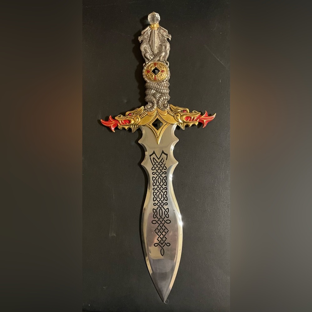 Franklin Mint, “The Dragon Master's Dagger.”